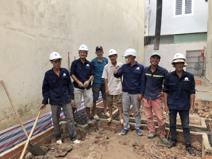 Đội ngũ thợ xây dựng của Nhà Xanh Việt Nam