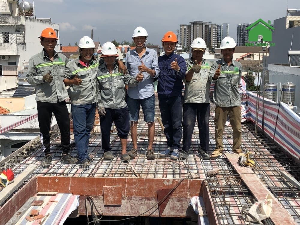 Đội ngũ thợ xây dựng Nhà Xanh Việt Nam