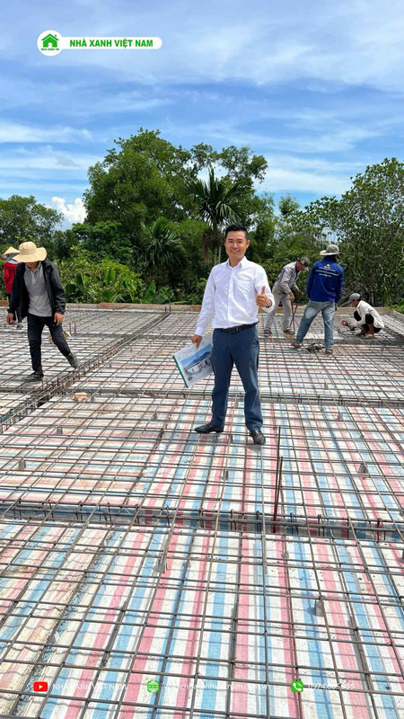 Kỹ sư Lê Hải Duyên kiểm tra Công tác thi công thép sàn 