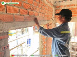 Công tác đóng lưới mắt cáo trước khi tô tường