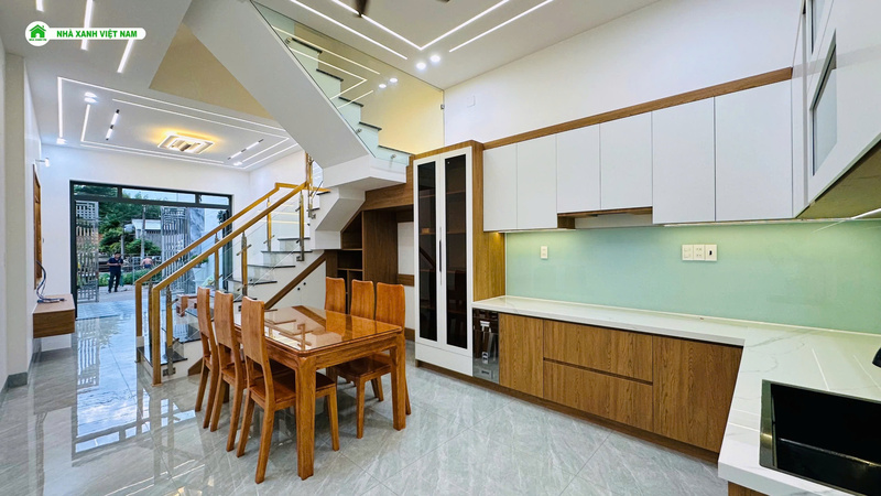 Gạch ốp lát phòng bếp thực tế