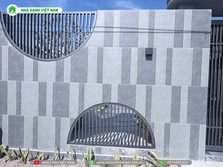Mẫu Nhà cấp 4 sân vườn đẹp 8x22m 3 phòng Ngủ NCB-202501 131 Chi tiết hoàn thiện phần tường rào và cổng