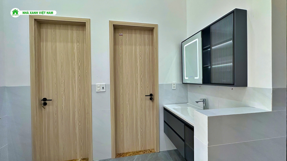 Mẫu nhà cấp 4 mái Nhật đẹp 9.3x17m NCB-202502 106 Hoàn thiện phòng WC 2- view 1
