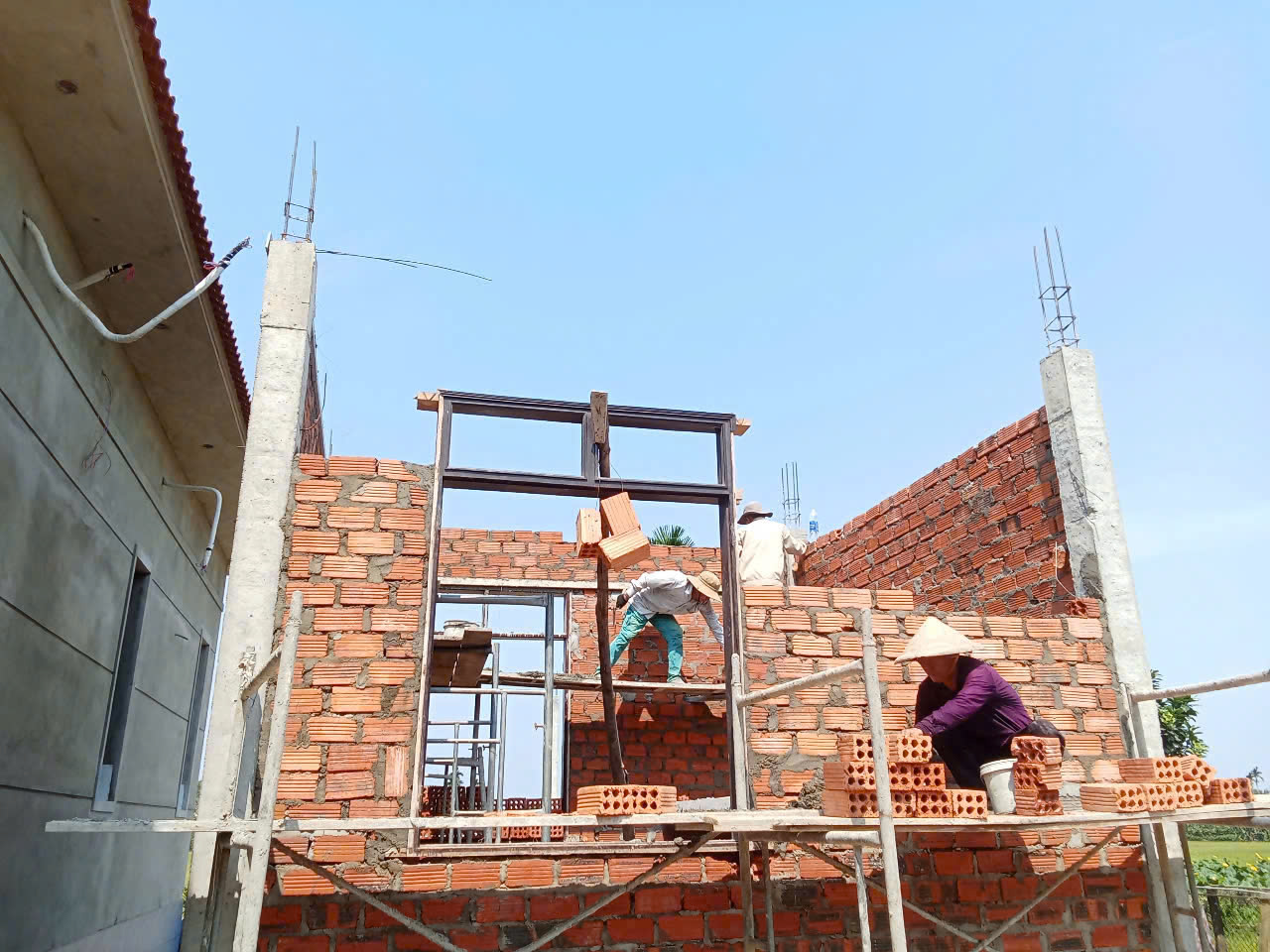 Mẫu nhà cấp 4 mái Nhật đẹp 9.3x17m NCB-202502 78 Công tác xây tường