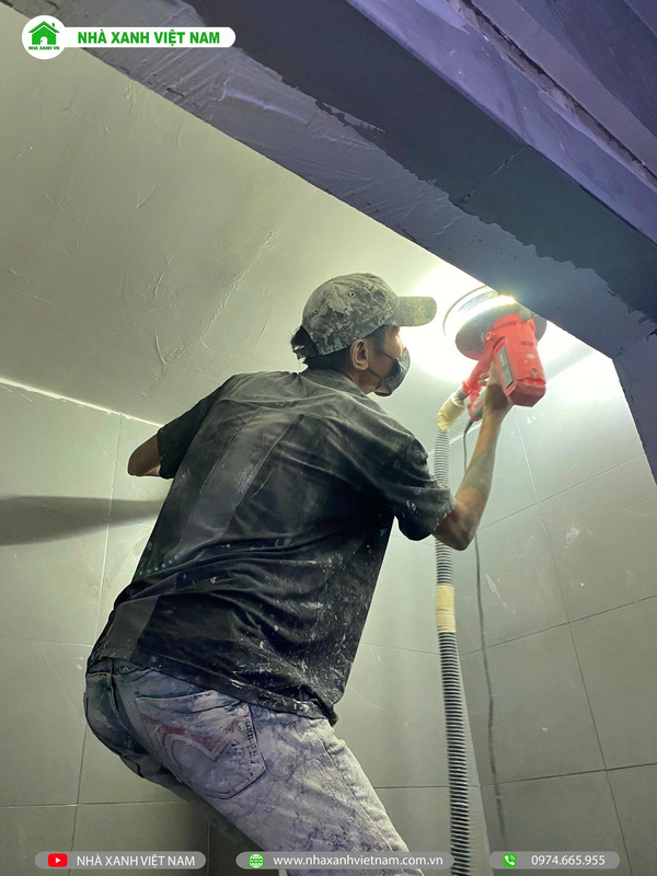 Mẫu nhà 1 trệt 1 lầu mái Nhật 6x16,5m 3 phòng ngủ NP2T-NX-11 62 Công tác xả nhám bột trét (làm phẳng mịn bề mặt tường/trần trước khi lăn sơn).