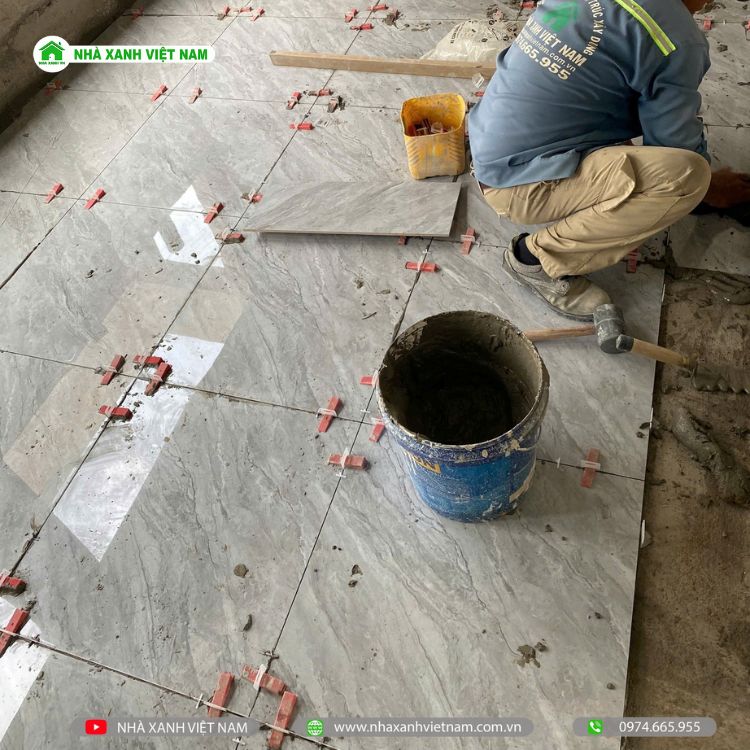 Thời gian khô hoàn toàn của nền gạch phụ thuộc vào những yếu tố nào?
